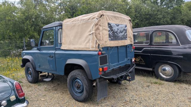 Land Rover Defender image 3