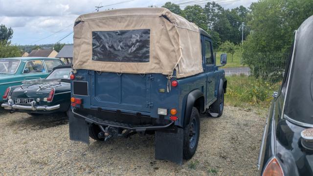 Land Rover Defender image 4