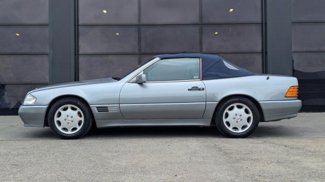 Mercedes Benz 300 image 7