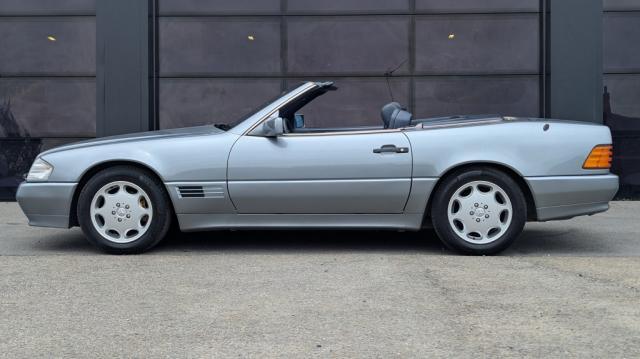 Mercedes Benz 300 image 2