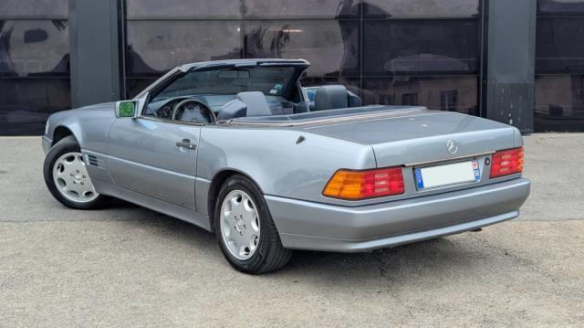 Mercedes Benz 300 image 8