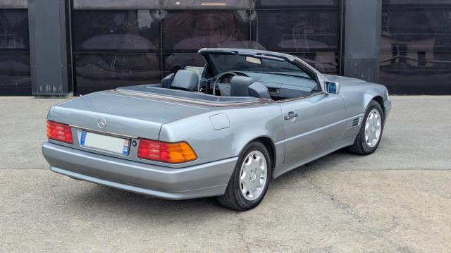 Mercedes Benz 300 image 6
