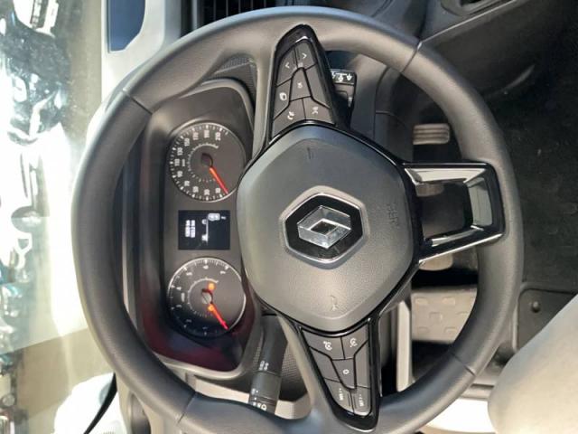 Renault Trafic image 9
