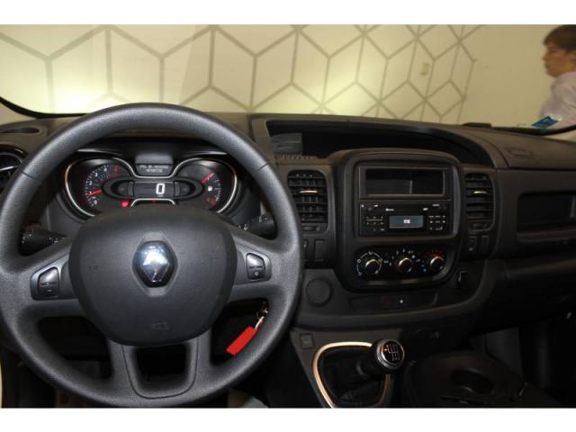 Renault Trafic image 9