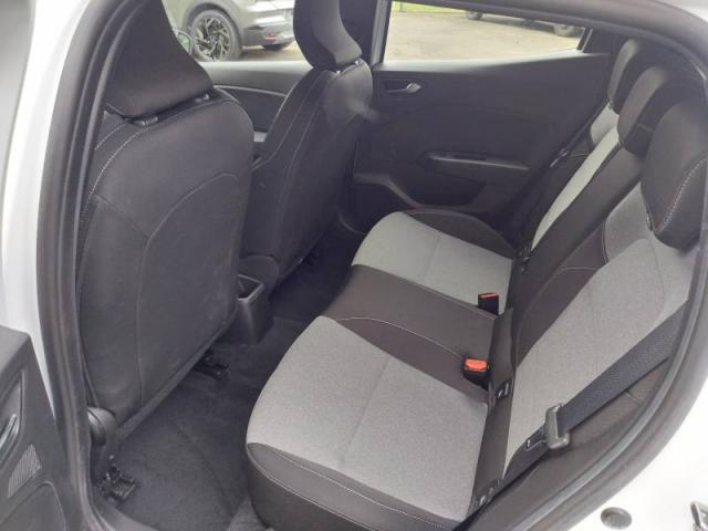 Renault Clio image 2
