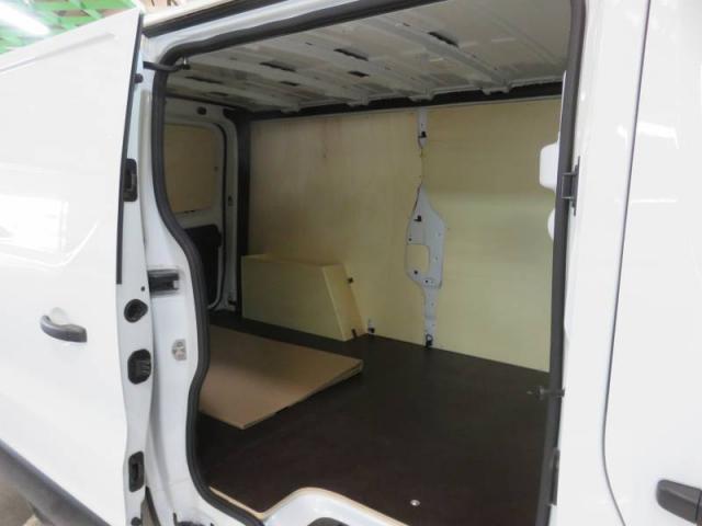 Renault Trafic image 2