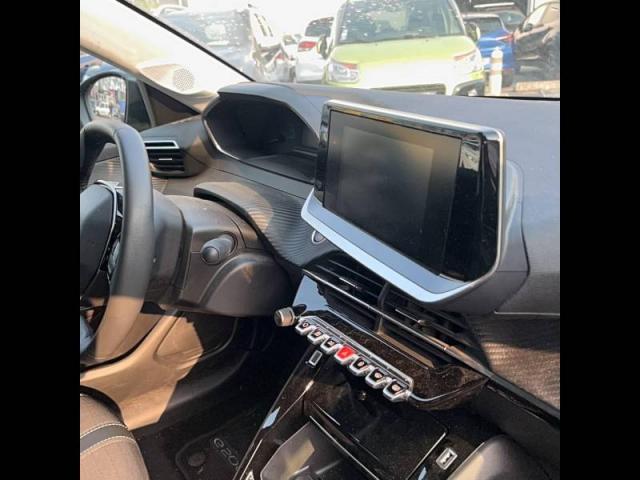 Peugeot 208 image 2