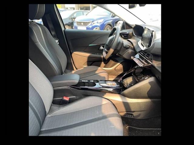 Peugeot 208 image 8