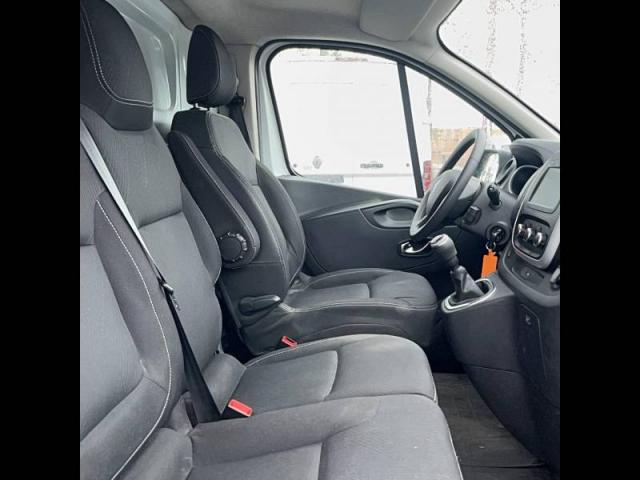 Renault Trafic image 2