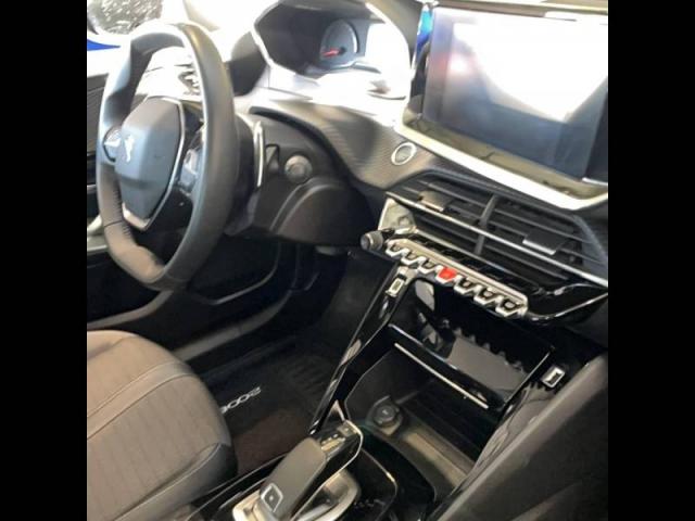 Peugeot 2008 image 8