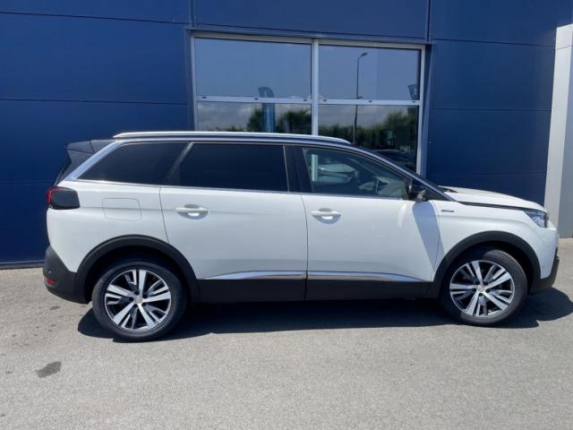 Peugeot 5008 image 1