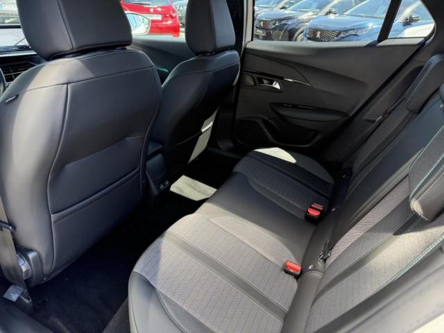 Peugeot 2008 image 8