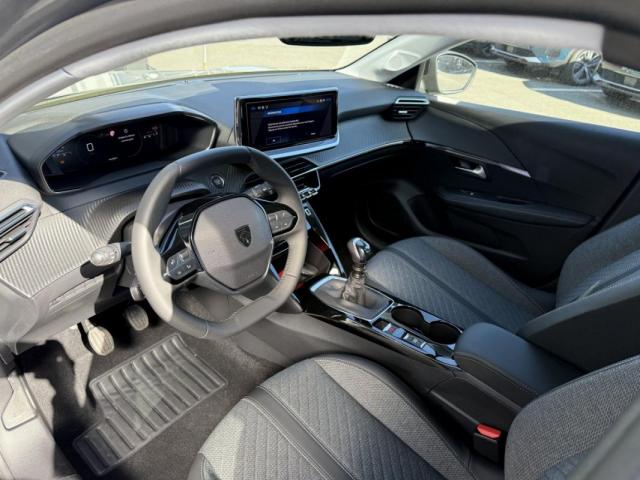 Peugeot 208 image 5