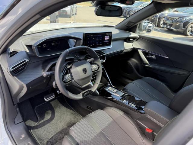 Peugeot 2008 image 2