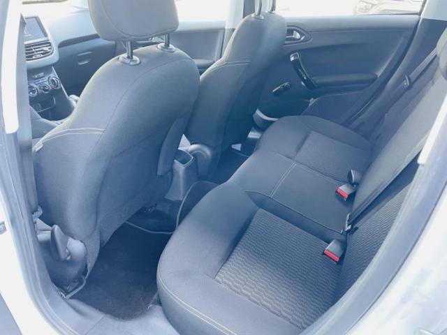 Peugeot 208 image 2