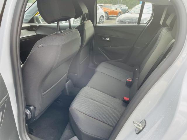 Peugeot 208 image 7