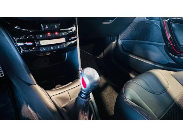 Peugeot 208 image 8