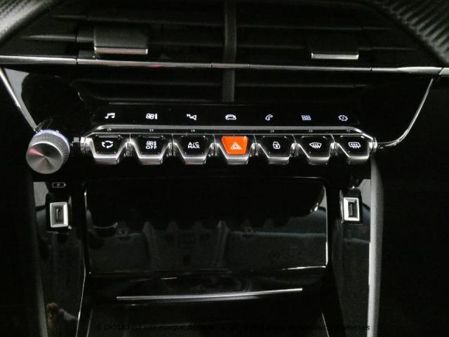 Peugeot 2008 image 12