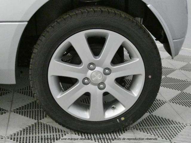 Peugeot Ion image 3
