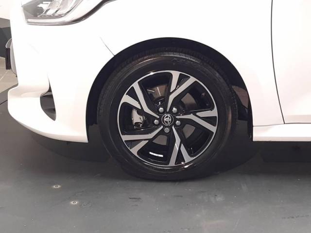 Toyota Yaris image 2