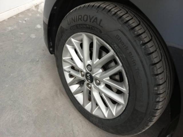 Kia Rio image 5
