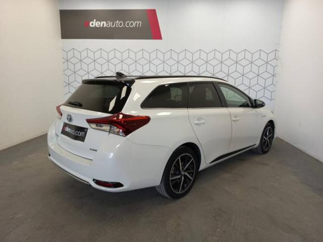 Toyota Auris image 2