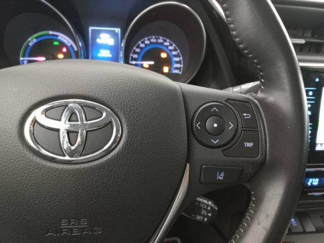 Toyota Auris image 9