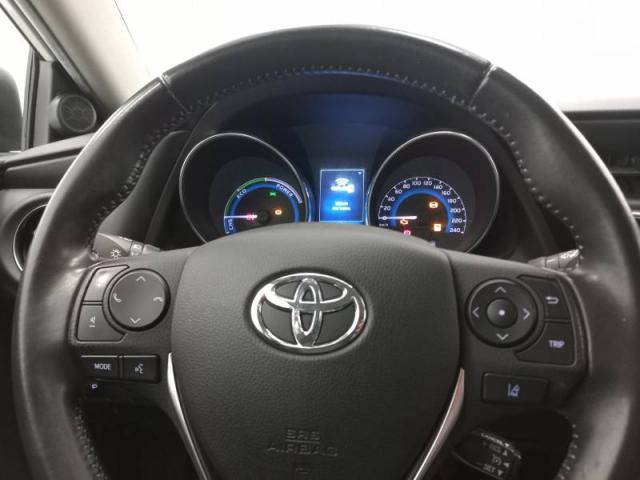 Toyota Auris image 5
