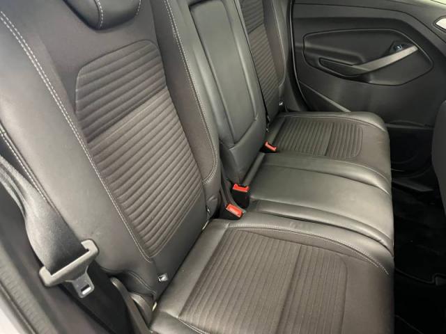 Ford Kuga image 3