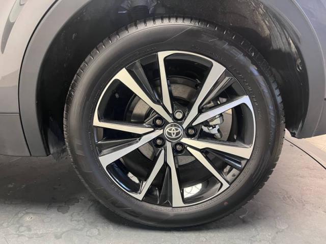 Toyota C-Hr image 6
