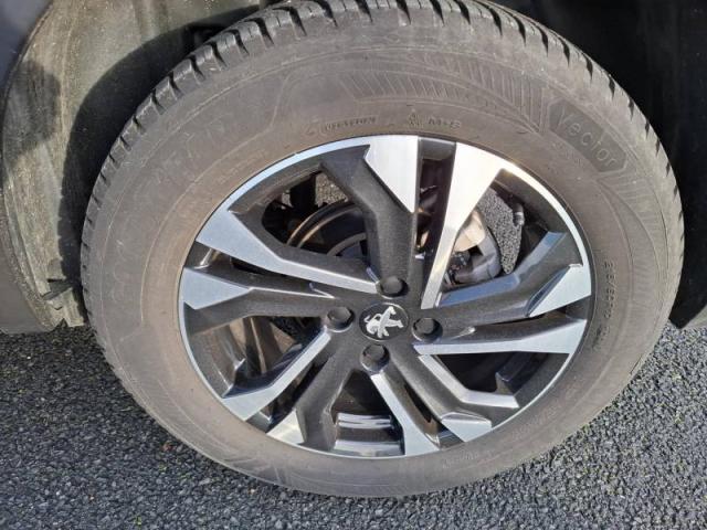 Peugeot 2008 image 3