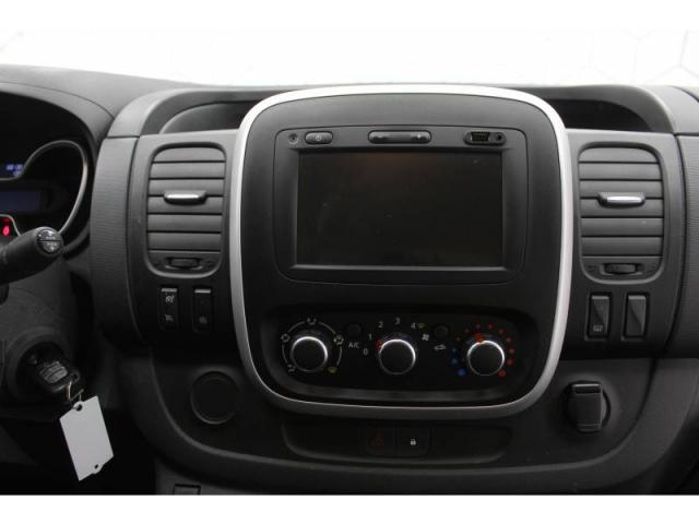 Renault Trafic image 2