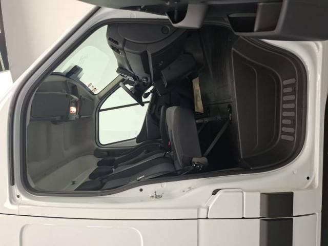 Renault Master image 2