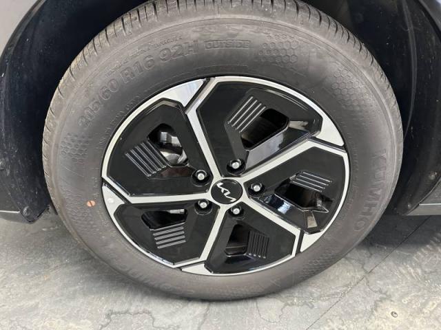 Kia Niro image 5