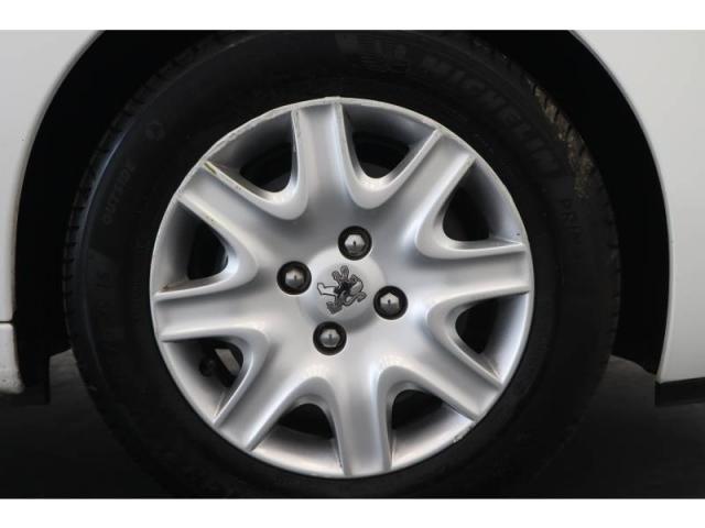 Peugeot 207 image 8