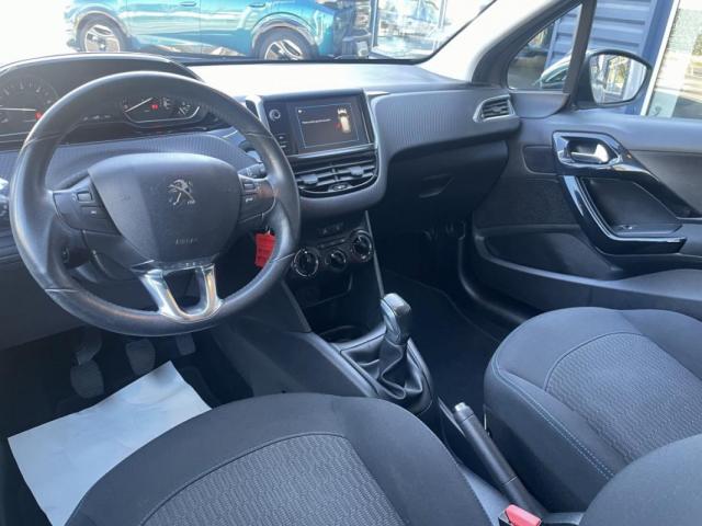 Peugeot 208 image 2