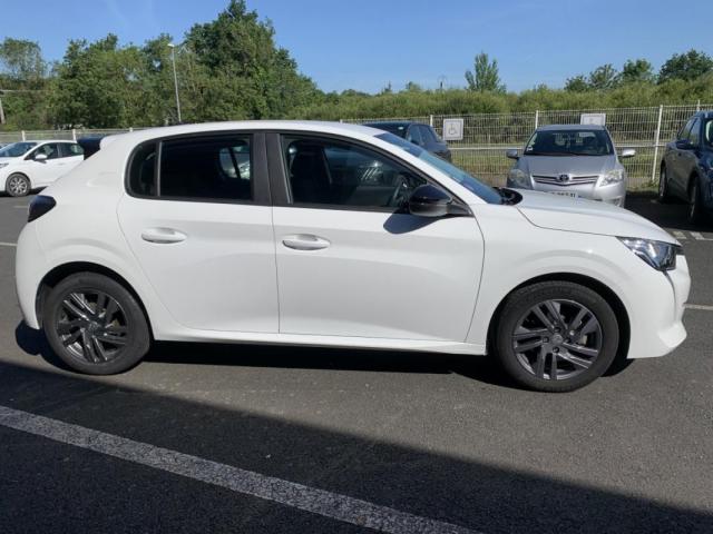 Peugeot 208 image 8