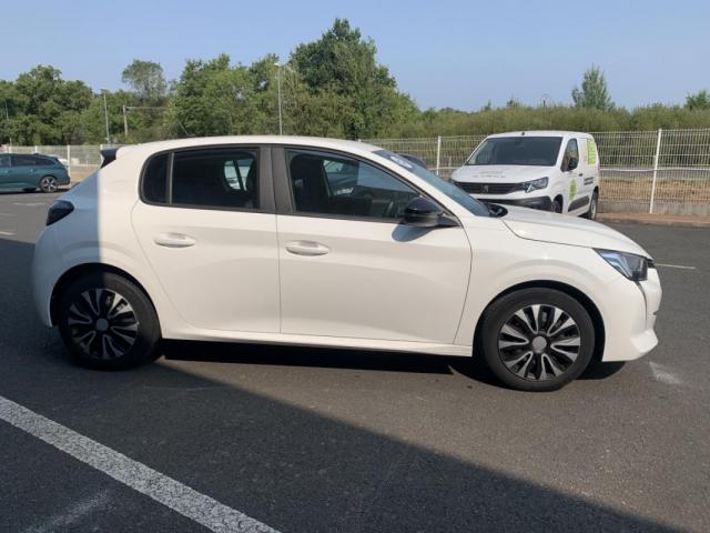 Peugeot 208 image 7