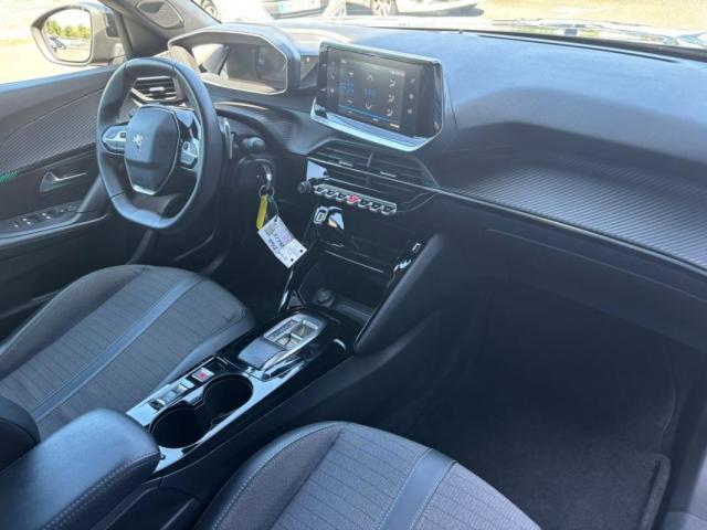 Peugeot 2008 image 8