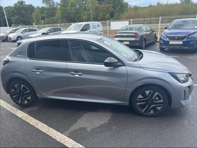Peugeot 208 image 9