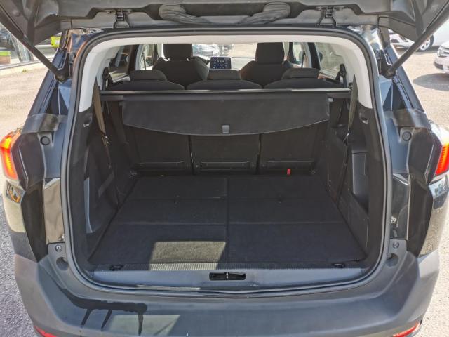 Peugeot 5008 image 2