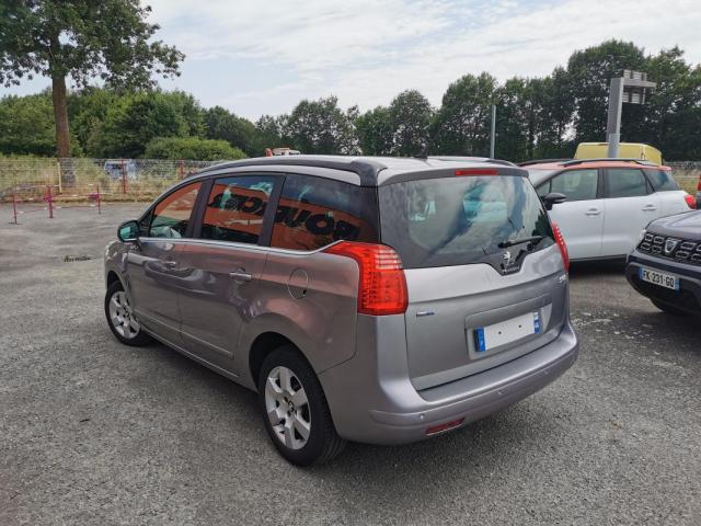 Peugeot 5008 image 9