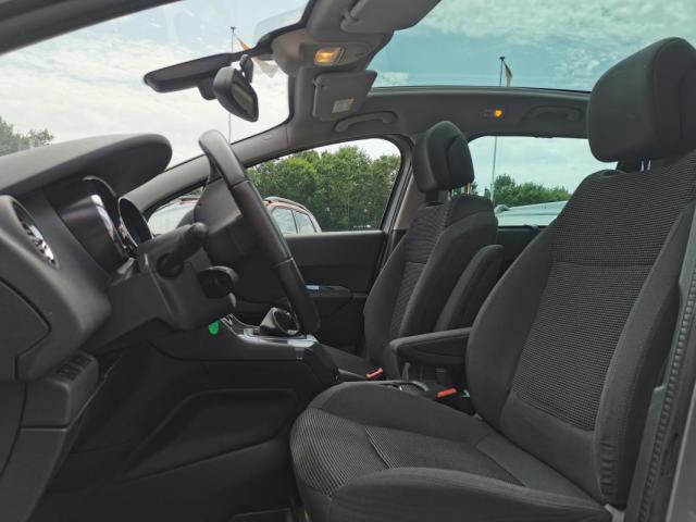 Peugeot 5008 image 1