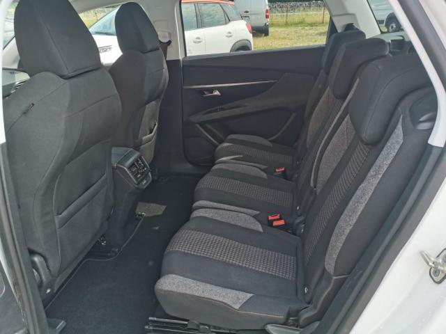 Peugeot 5008 image 1