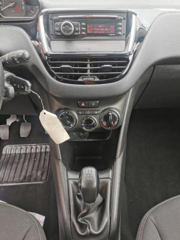 Peugeot 208 image 9