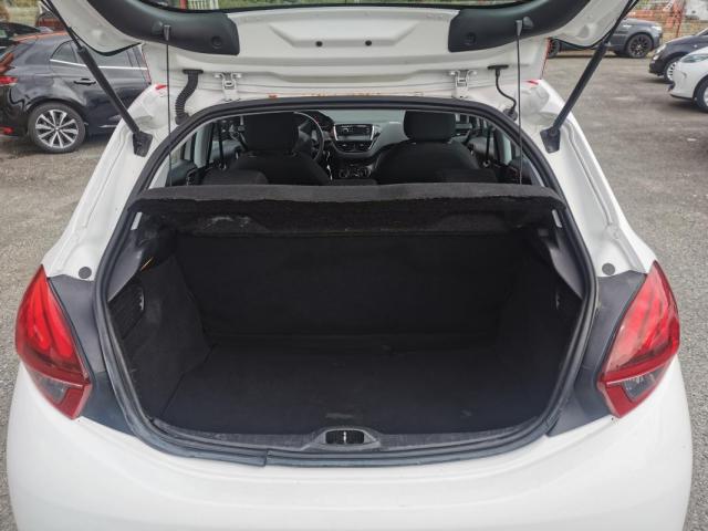 Peugeot 208 image 5