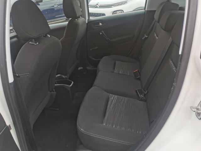 Peugeot 208 image 6