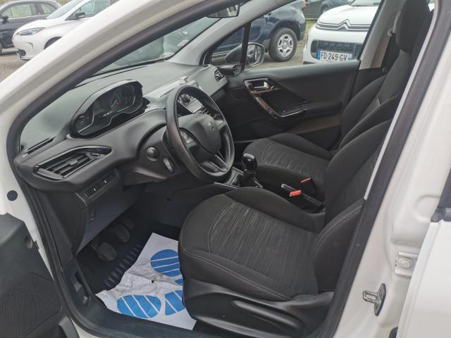 Peugeot 208 image 2
