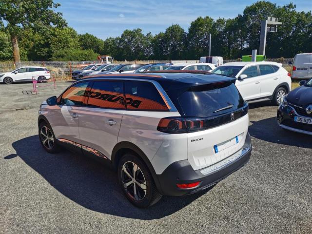 Peugeot 5008 image 2