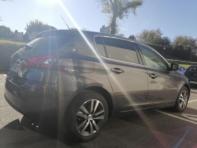 Peugeot 308 image 2